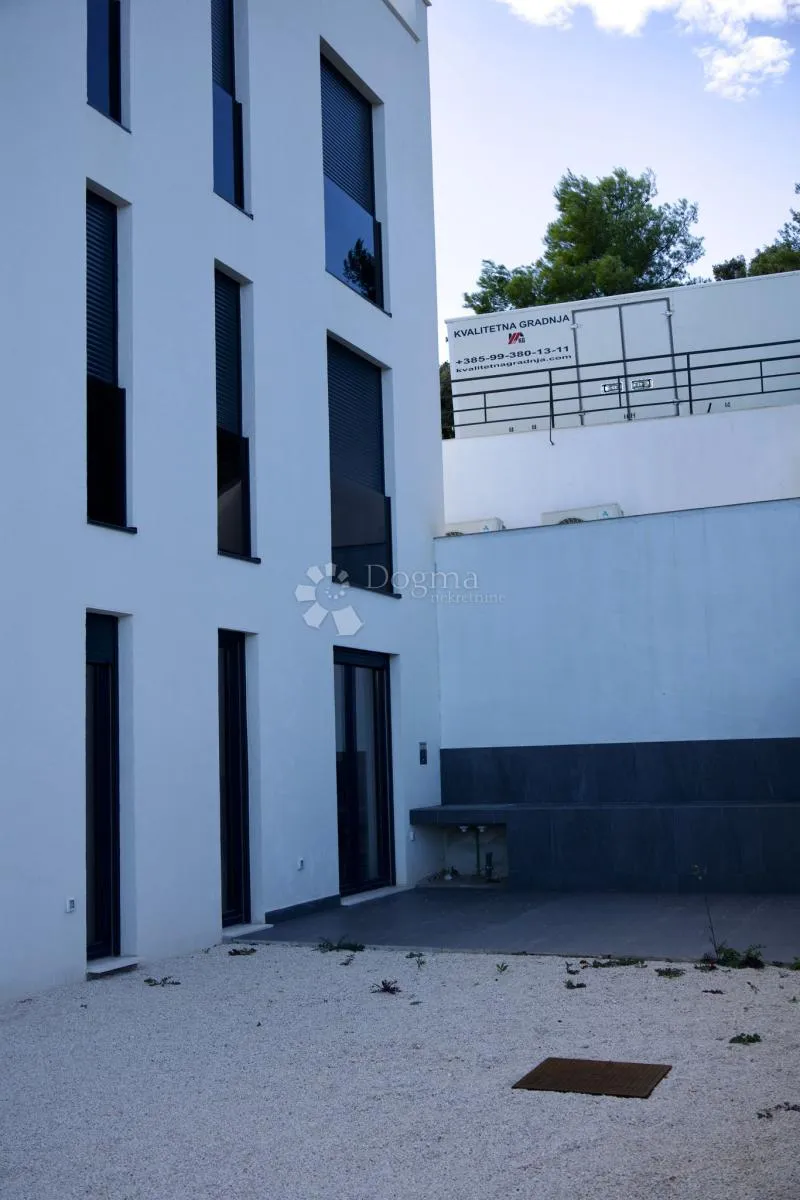 novogradnja , namješten trosobni stan u marini c2/s1 - slika 11