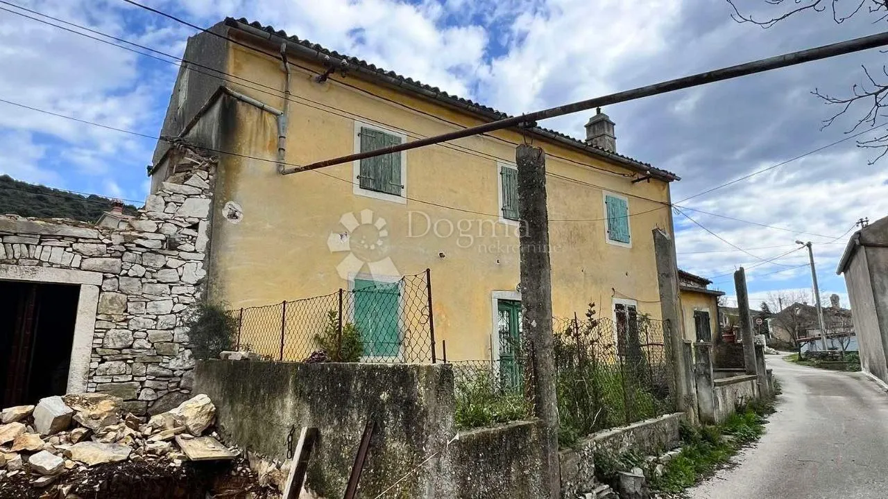 lijepa dvojna kuća za renovaciju s pogledom na more, okolica labina - slika 2