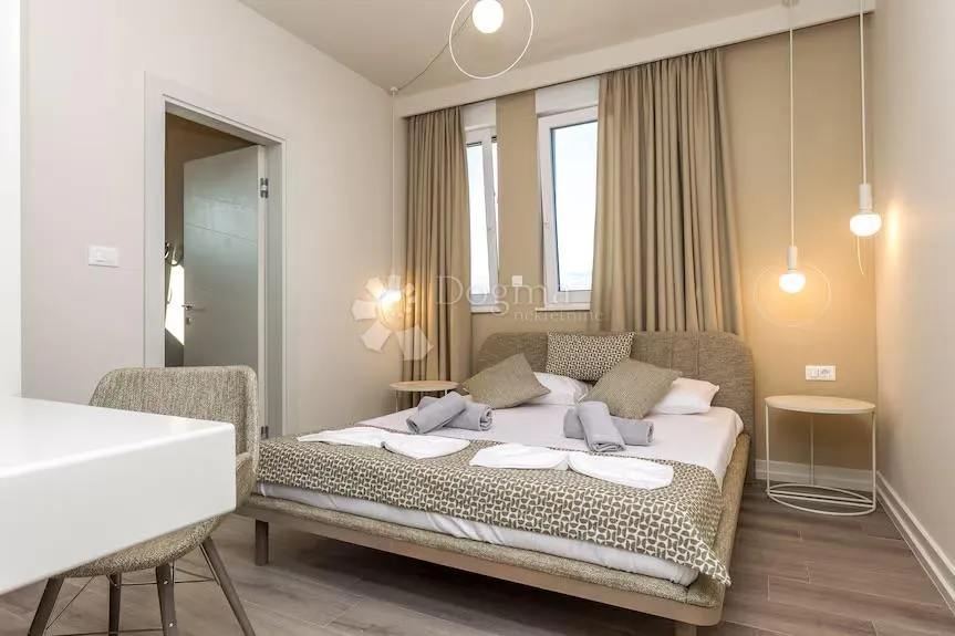 rijetkost na tržištu: luksuzna samostojeća villa s bazenom, blizu mora - slika 5