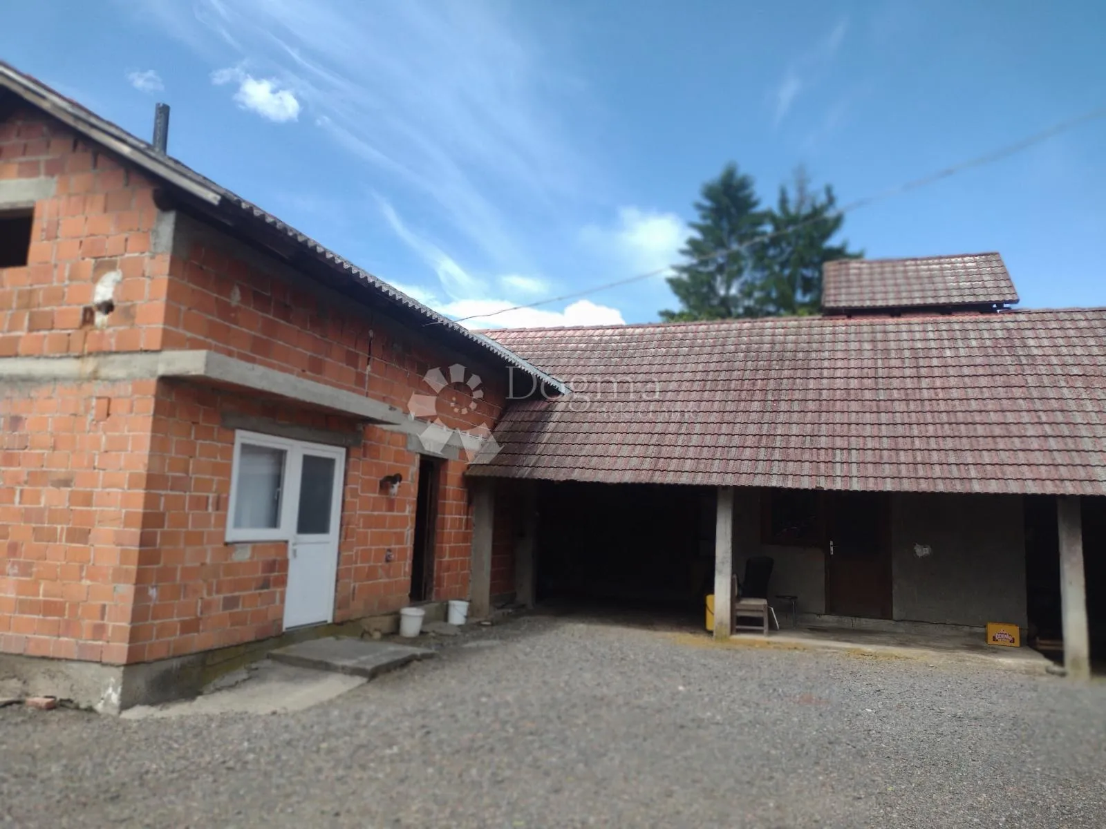 komforna kuća novije gradnje sa imanjem - slika 23