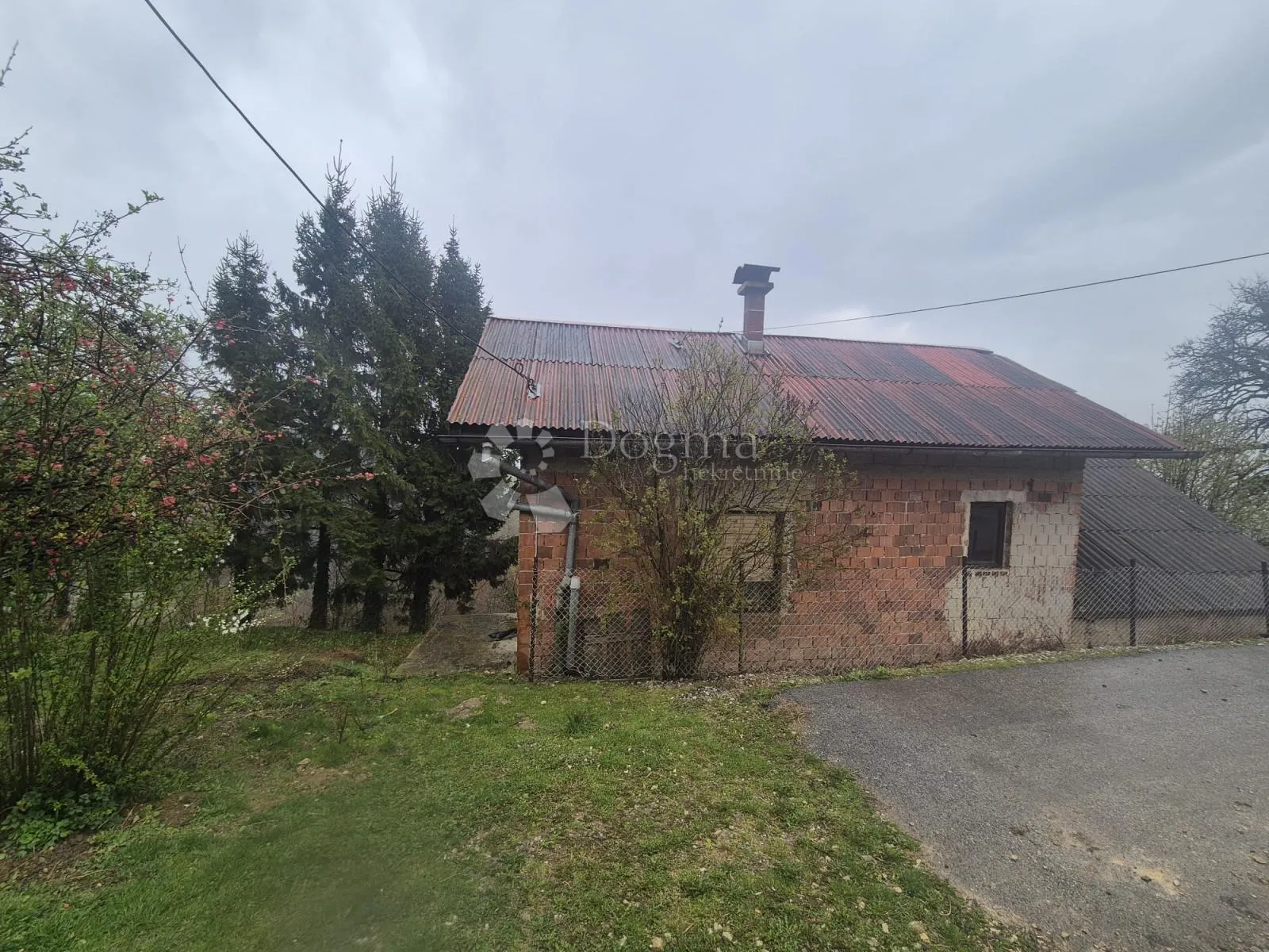 kuća za adaptaciju u mirnom prirodnom okruženju s prekrasnim pogledom – odlična prilika! - slika 2