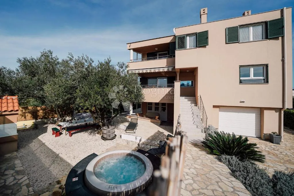 otok ugljan - kuća s bazenom i pogledom na more - slika 2