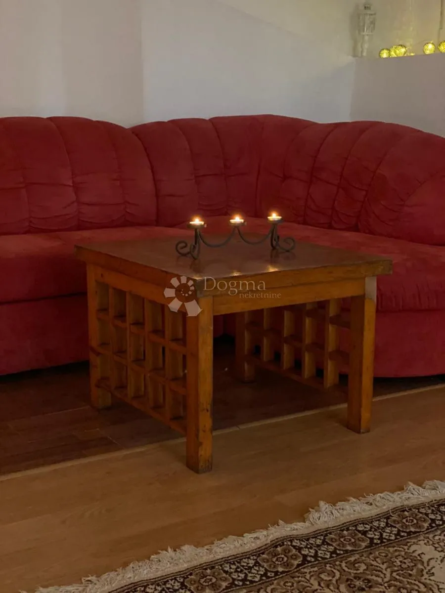 apartmanska kuća na 10-tak km od buzeta! - slika 9