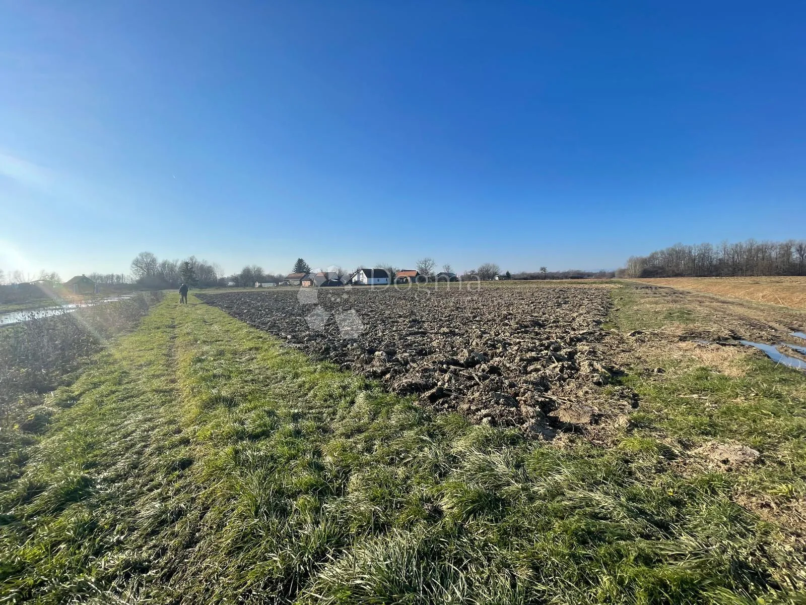 ravna parcela s pristupom s dvije strane – 3.214 m² - slika 5