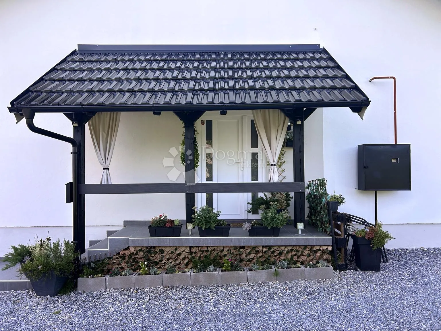 križ, obnovljena kuća bez ulaganja, 2 spavaće sobe, 1.199 m² okućnice - slika 4