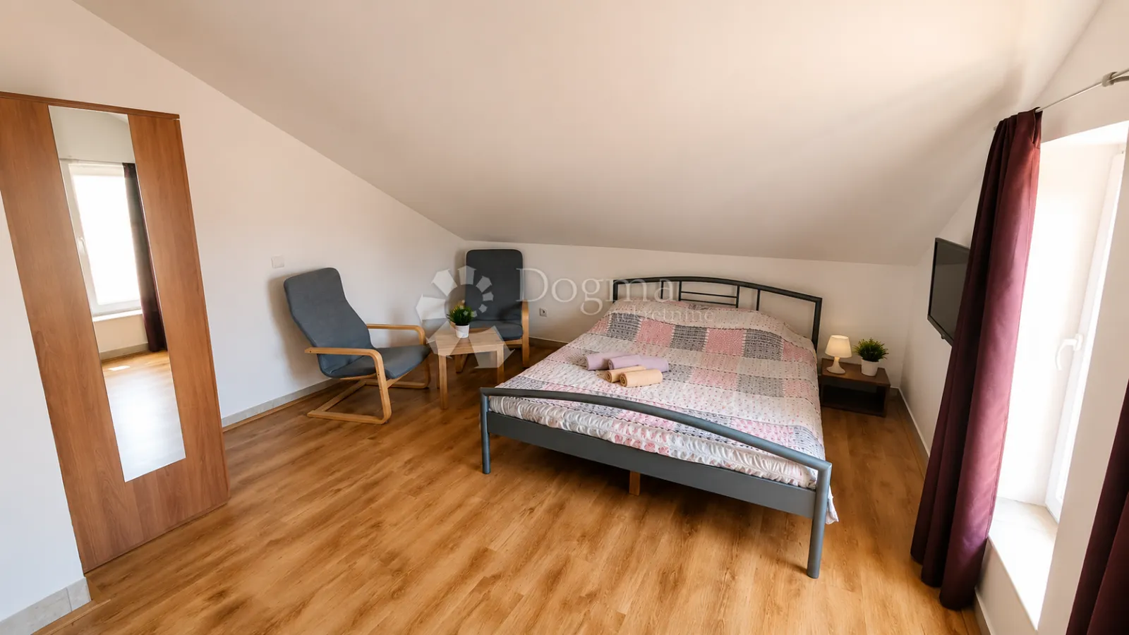 trosoban stan u centru pule - 3 studio apartmana - slika 3
