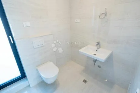 ekskluzivan duplex s bazenom, 100 m od mora - slika 18