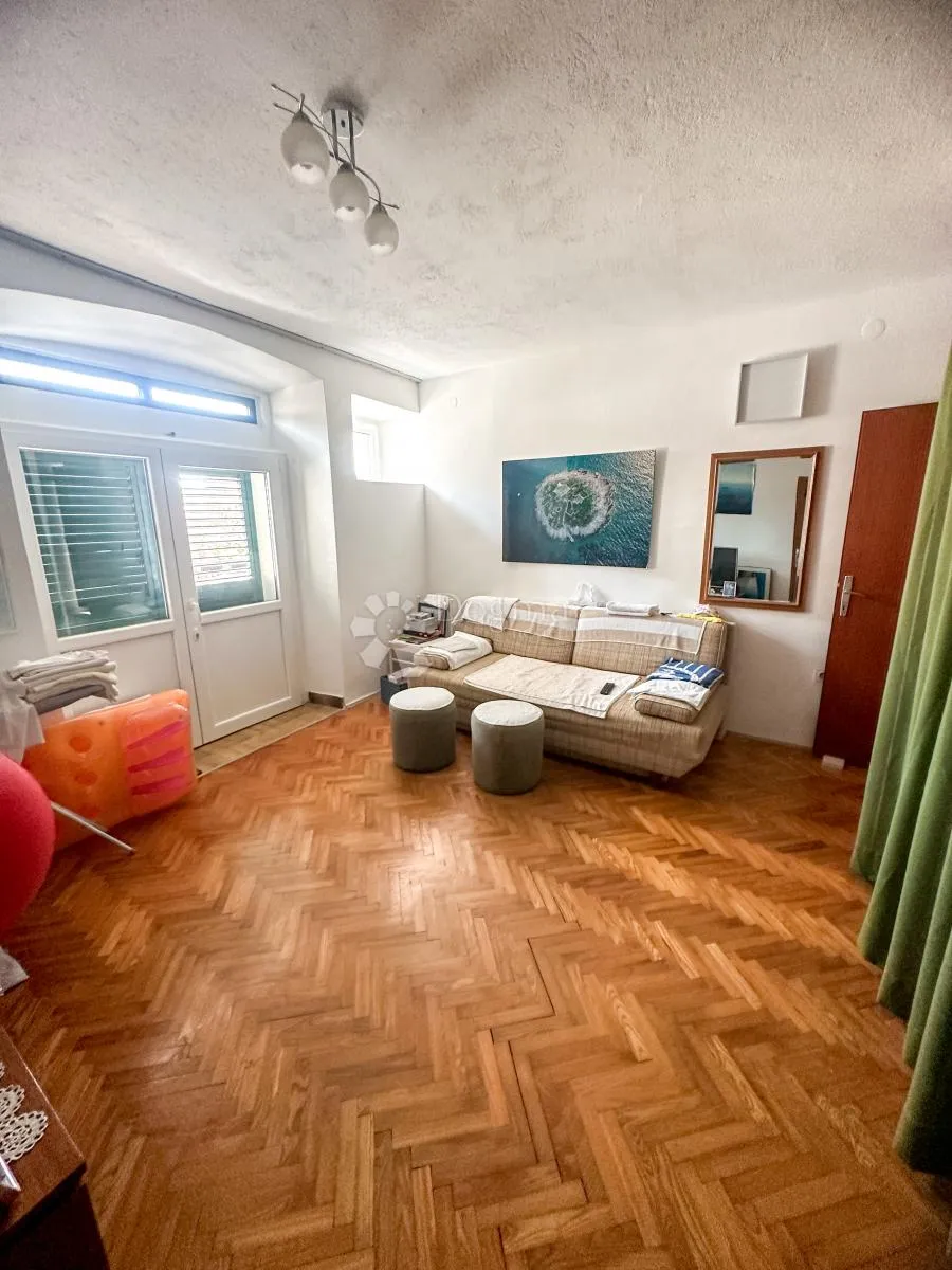 renovirana kamena kuća u srcu primoštena, 150 m2 - slika 4