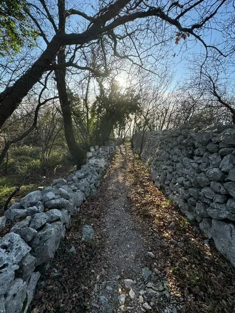 teren na top lokaciji 30 m od mora - slika 10