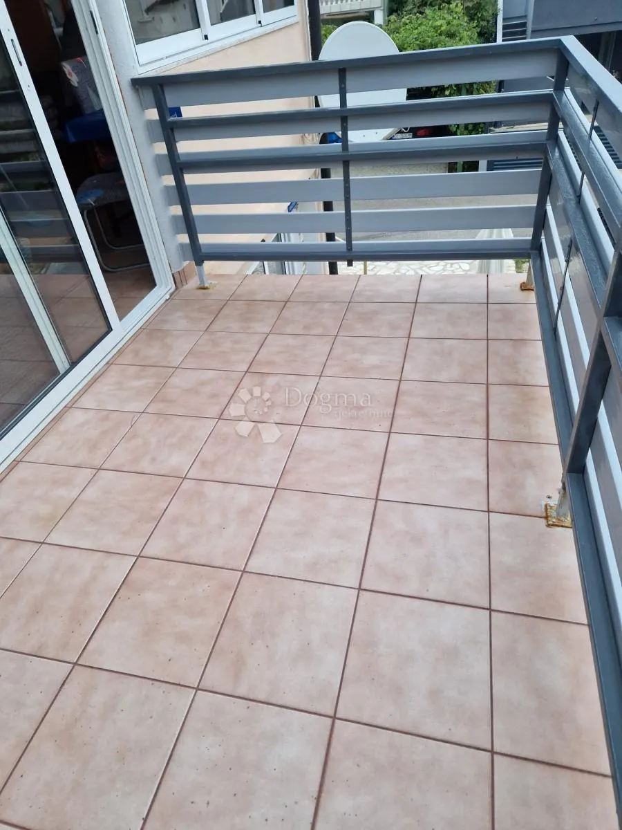 odličan apartman na otoku viru – svega 400 m od mora - slika 24