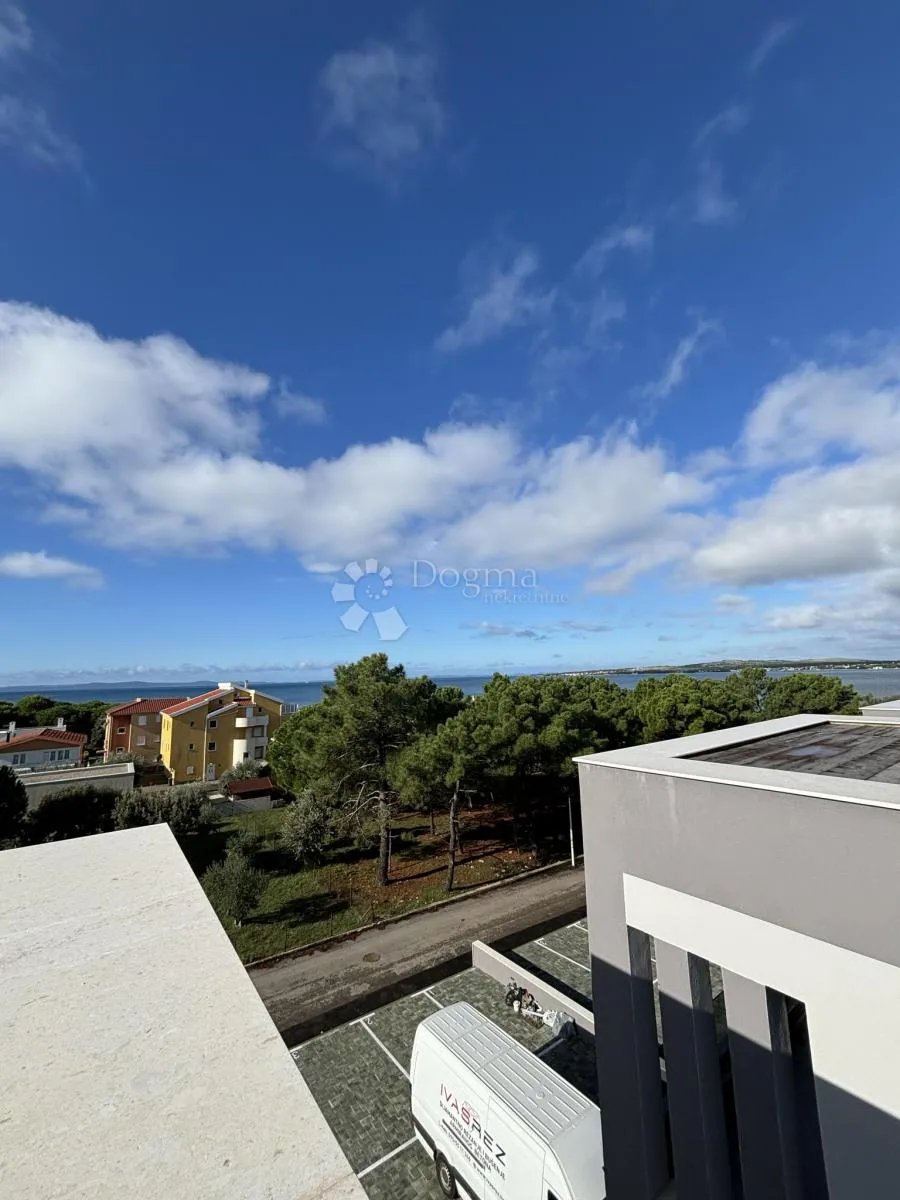 prodaje se luksuzni apartman na otoku viru, 100 m od mora - slika 12