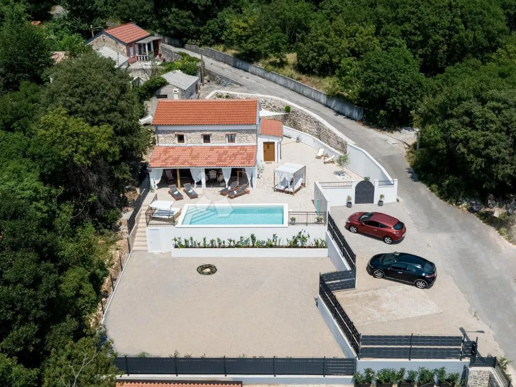 kamena vila s bazenom bribir - slika 3