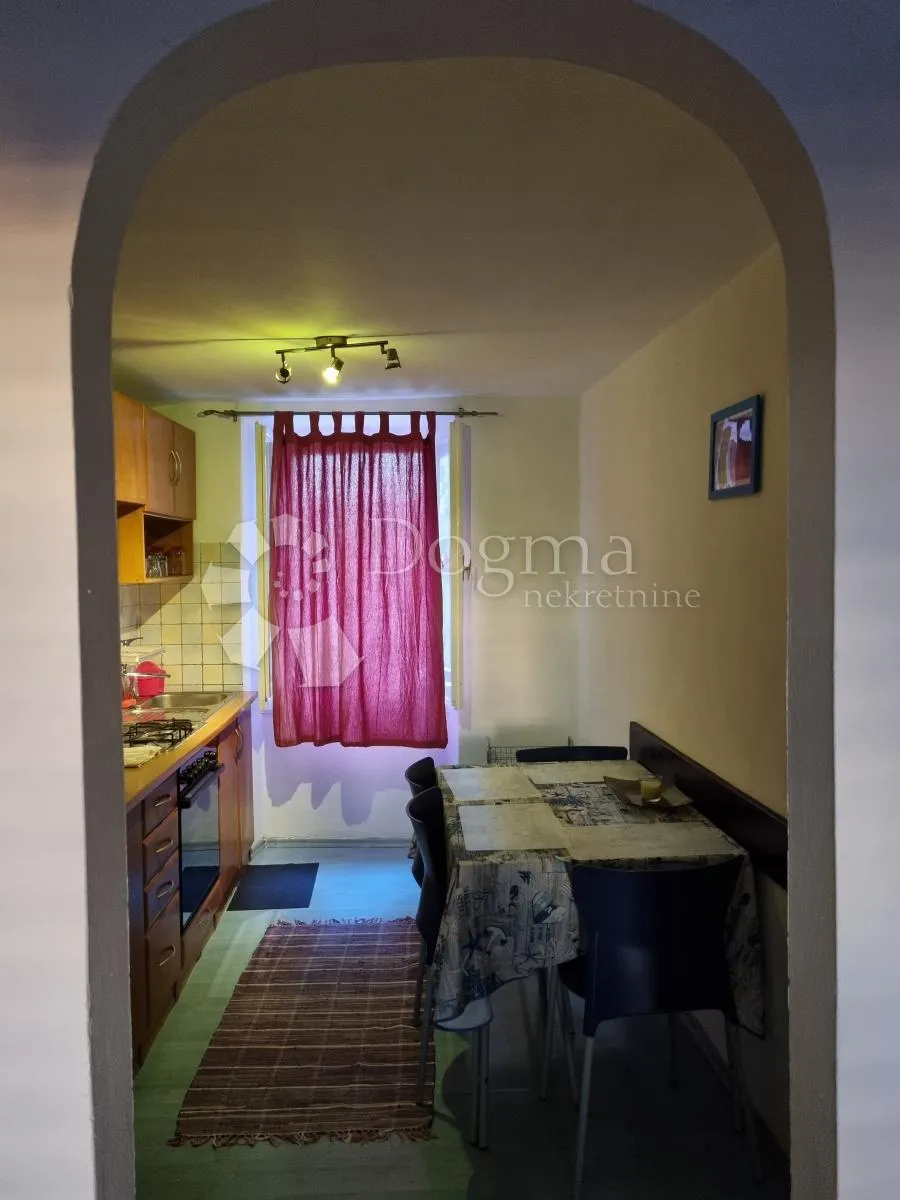 zgrada...poslovna prilika za hostel - slika 24