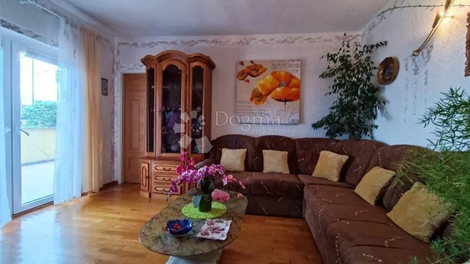 kastav samostojeća kuća sa dva stana - slika 14