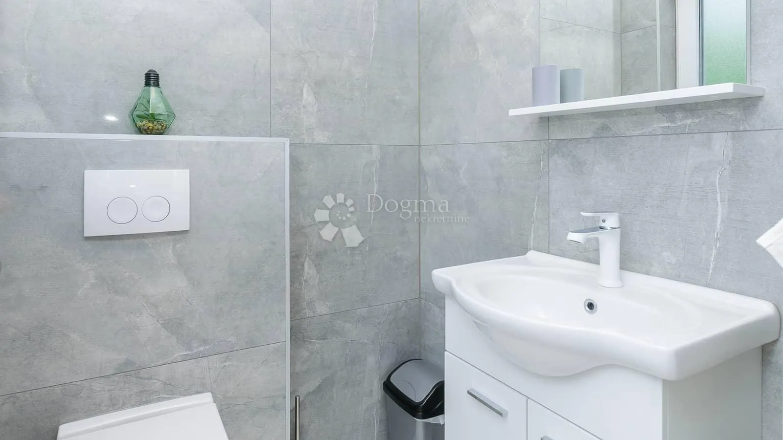 odlična villa sa bazenom - slika 35
