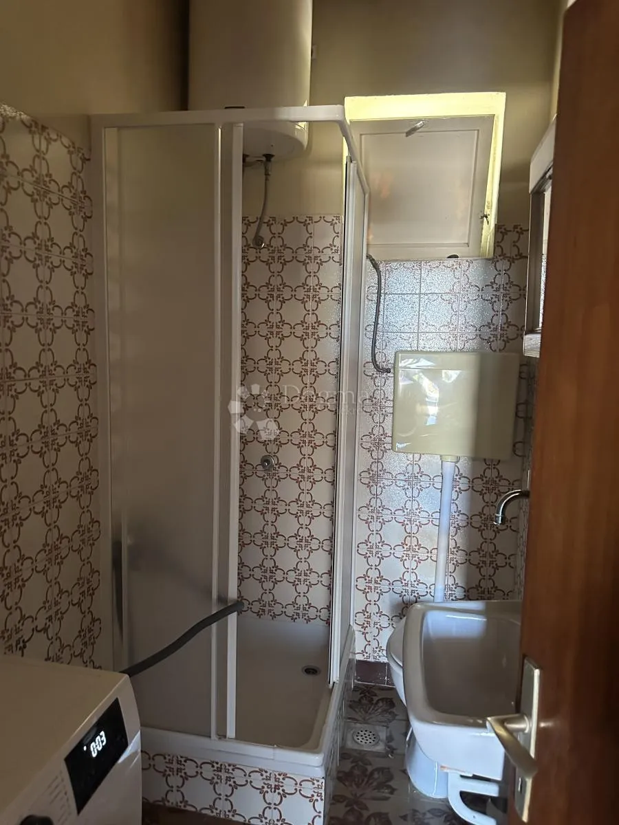 kuća s velikim potencijalom, prvi red do mora, tisno - slika 6