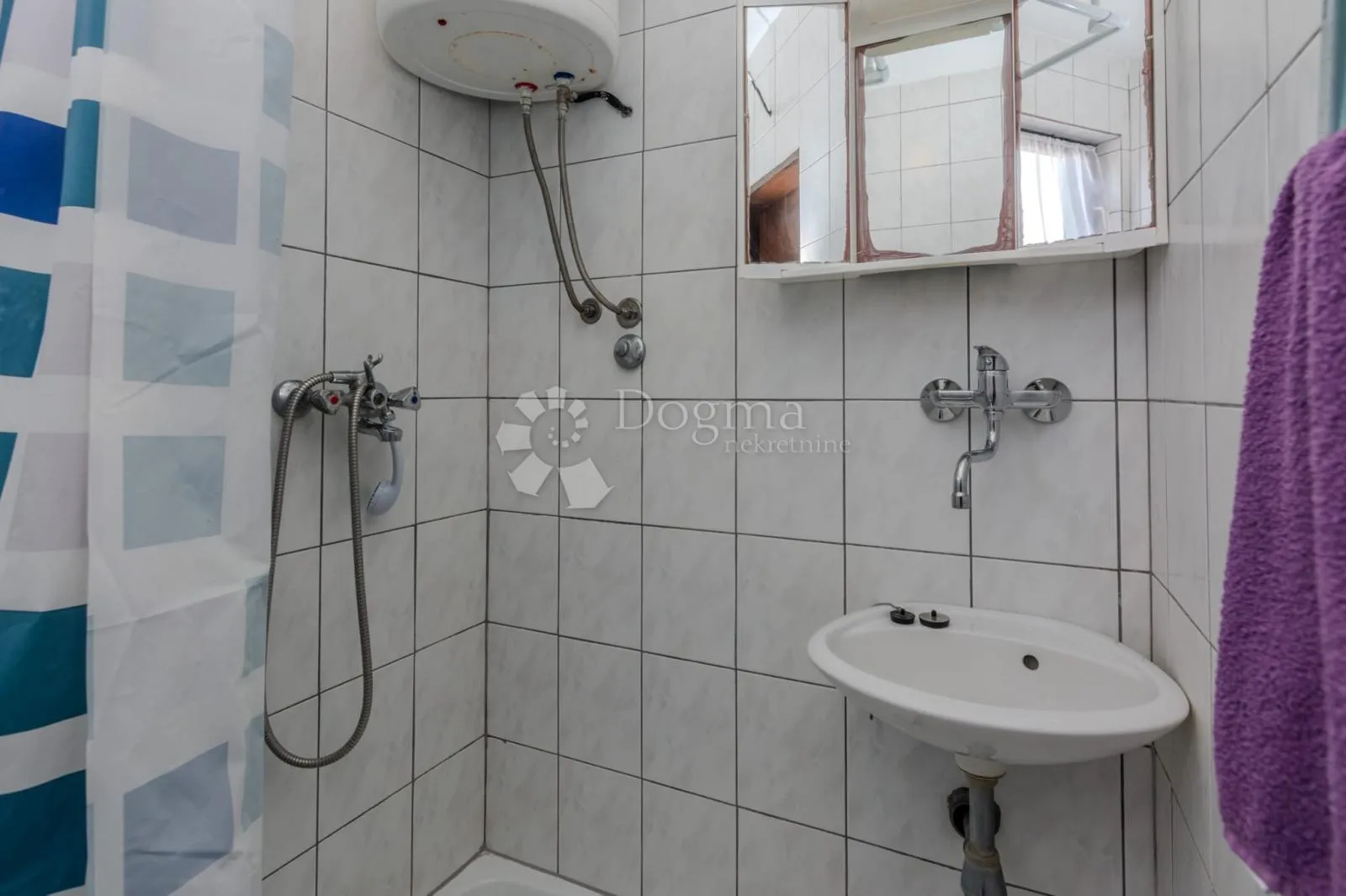 kuća sa tri apartmana - slika 16