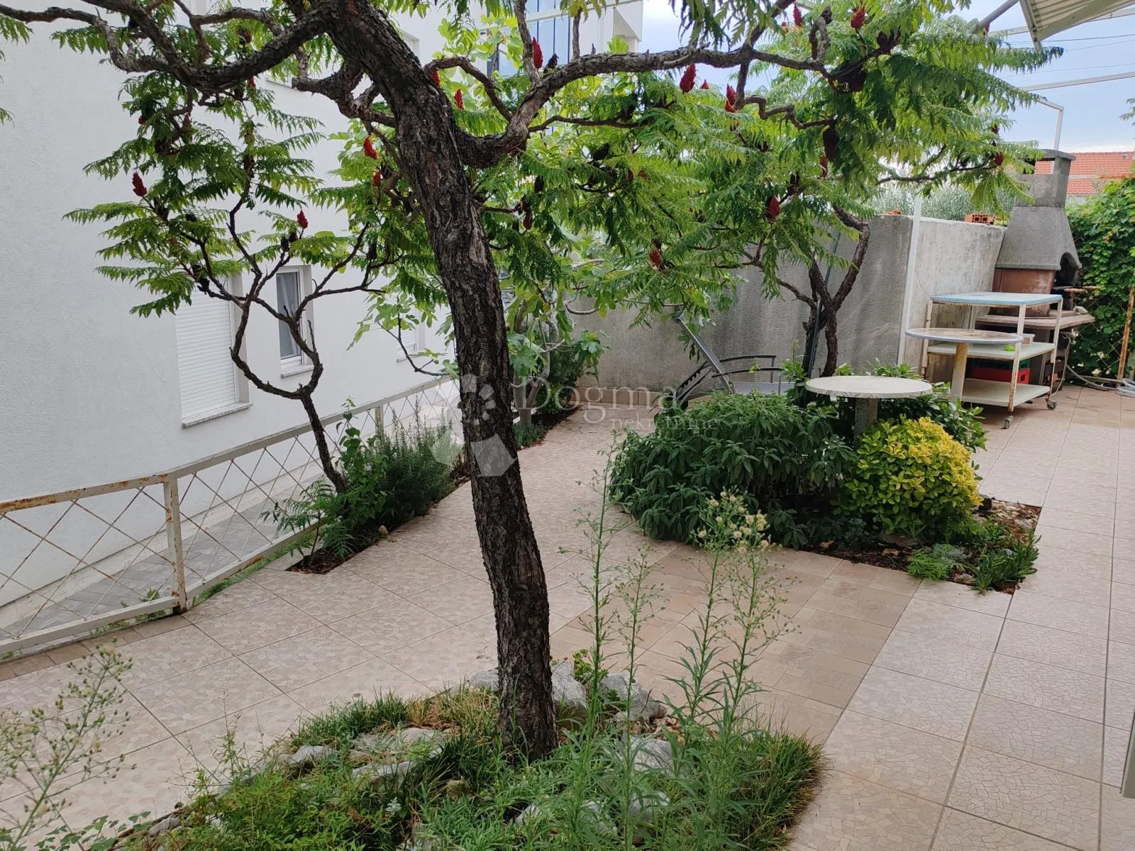 vodice-srima apartman 2.red od mora, privatni vrt+pm - slika 5