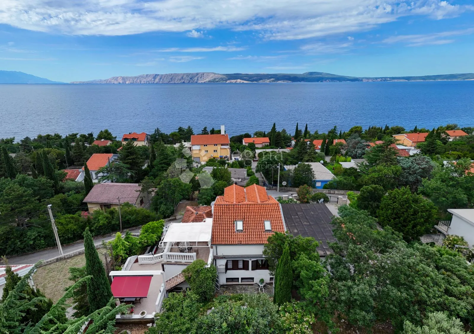 kuća sa tri velika stana blizu mora - slika 50