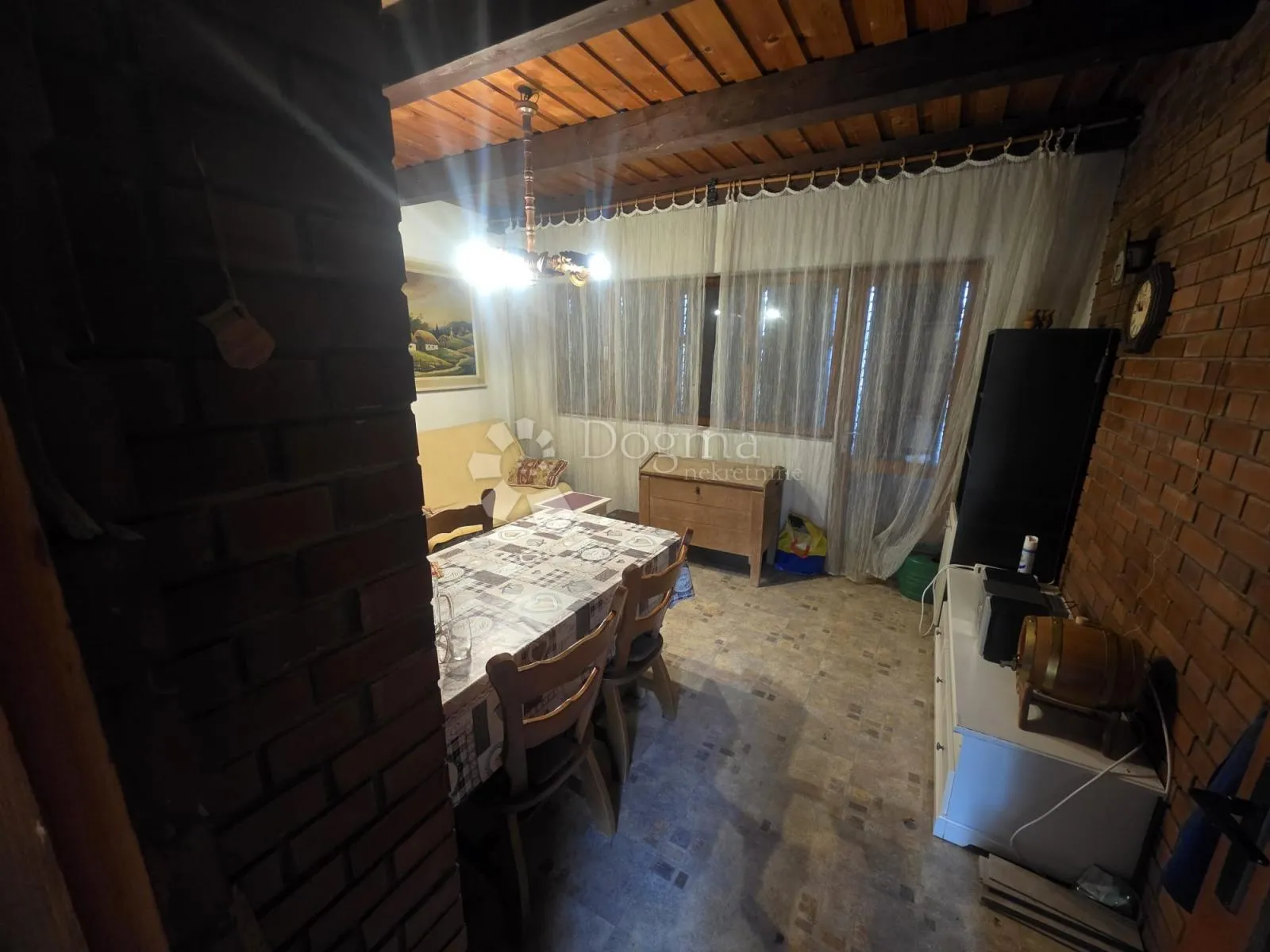 vikendica s velikom okućnicom i šumom – mir i priroda na jednom mjestu - slika 4