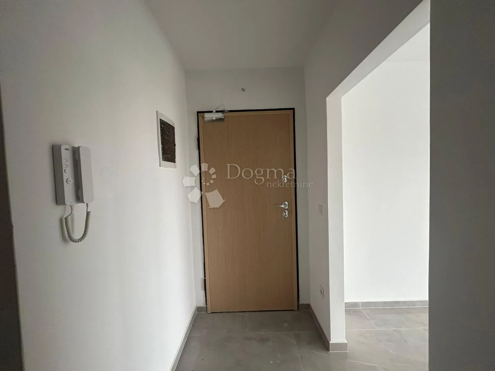 novogradnja buje - stan 68m2 + terasa + parking - slika 9