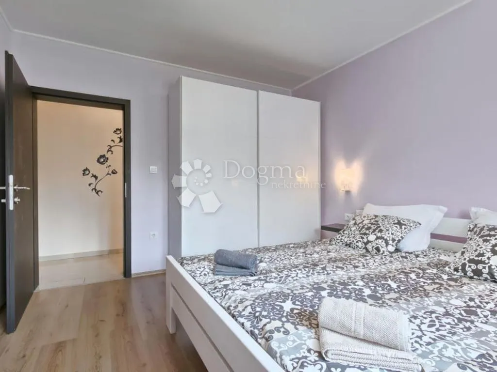 vila s bazenom u okolici labina, na kraju sela - slika 17