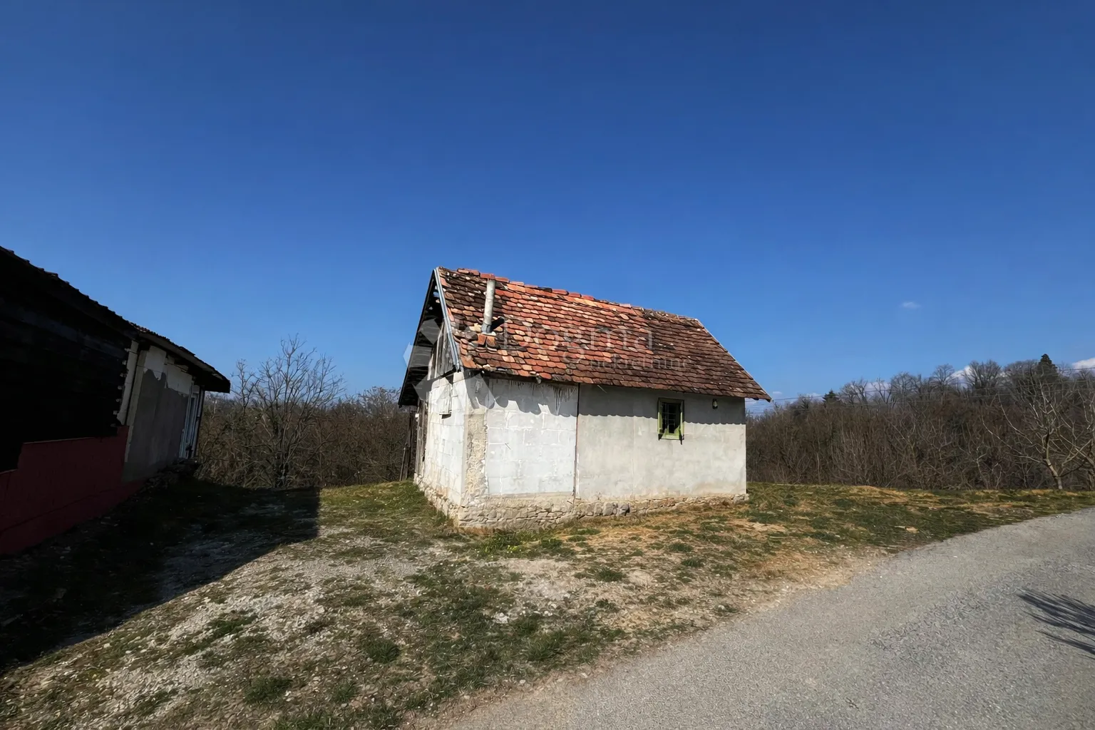 šarmantna kuća za adaptaciju, šuma, prodaja, vikendica - slika 2