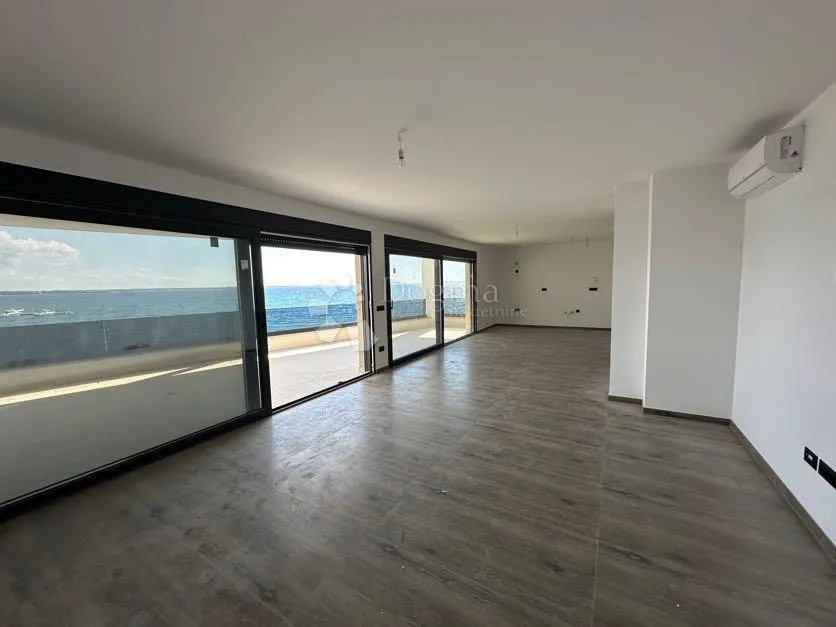 luksuzni apartman na moru - slika 19