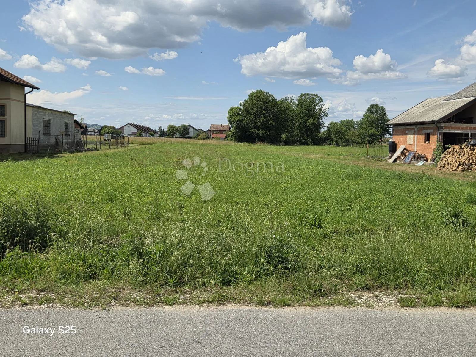 zemljište sa građevinskom dozvolom za 6 stanova - Gornji Stupnik, Stupnik