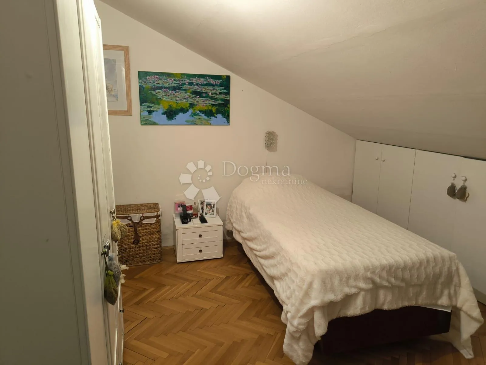 dvosoban stan na odličnoj lokaciji u palitu blizu šarengrada - slika 12