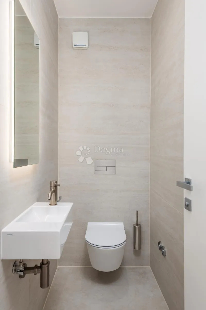 opatija centar stan 93,86 m2 - slika 19
