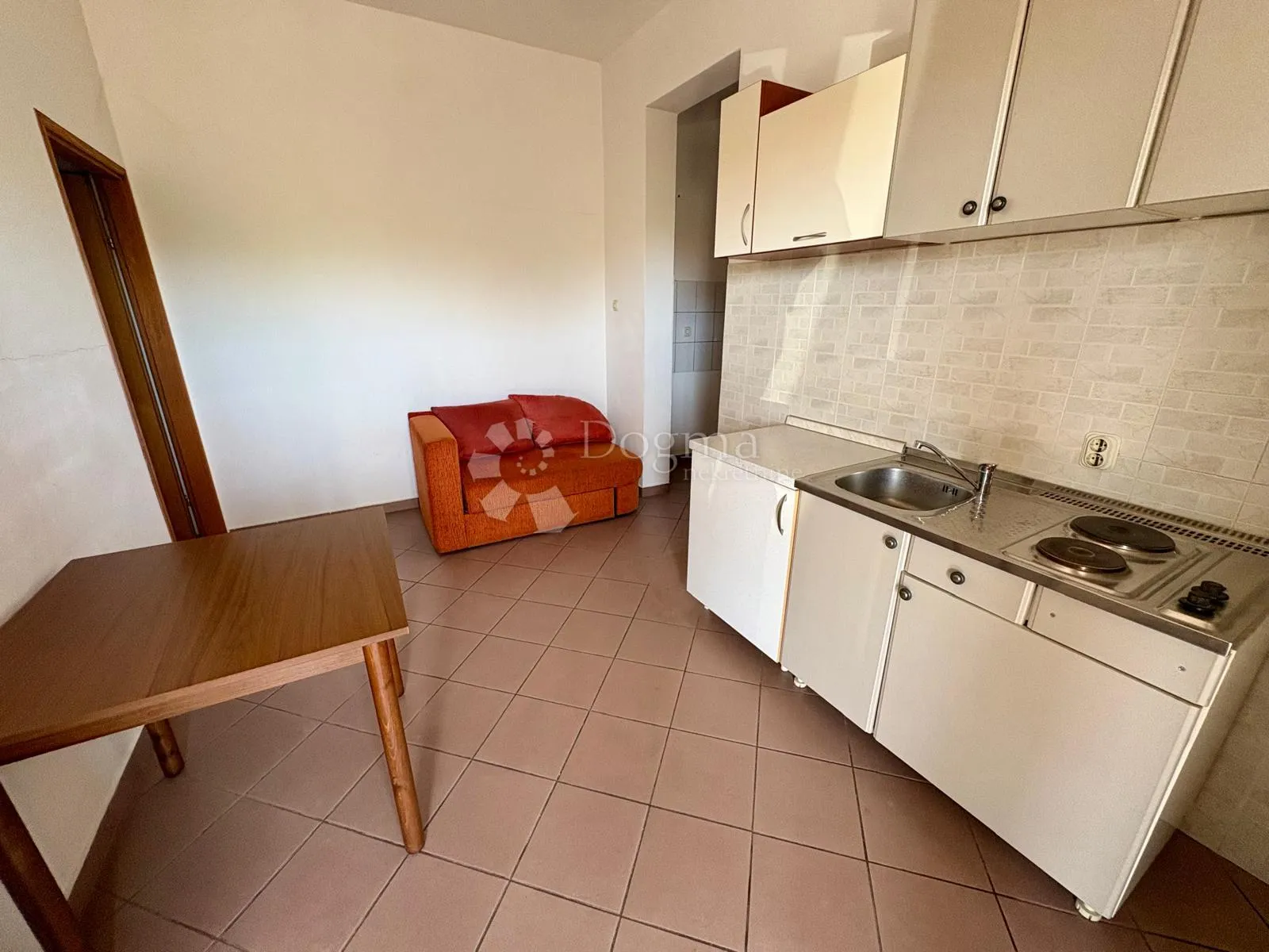 grad krk, kuća sa bazenom + investicijski teren - slika 11