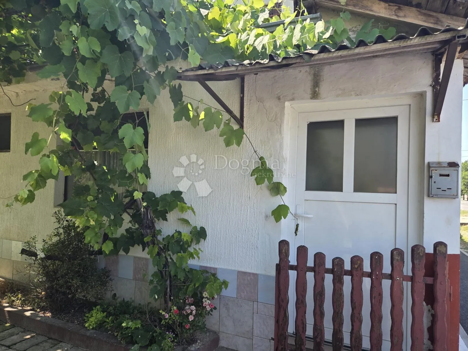 prostrana kuća s 2 stana u grabovcu - slika 8