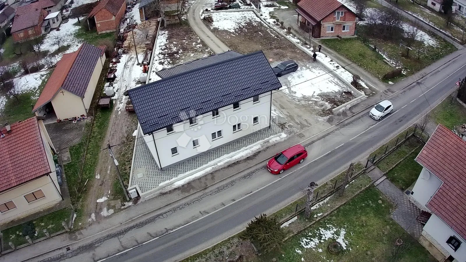 U popunosti renoviran stan sa okućnicom u Zlataru površine 102m²