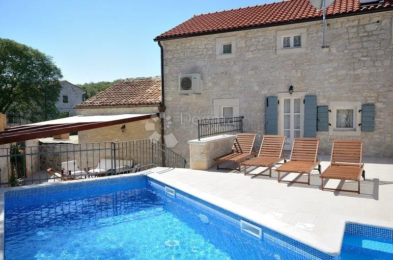 rovinj- okolica: čarobna kamena vila s bazenom - slika 2
