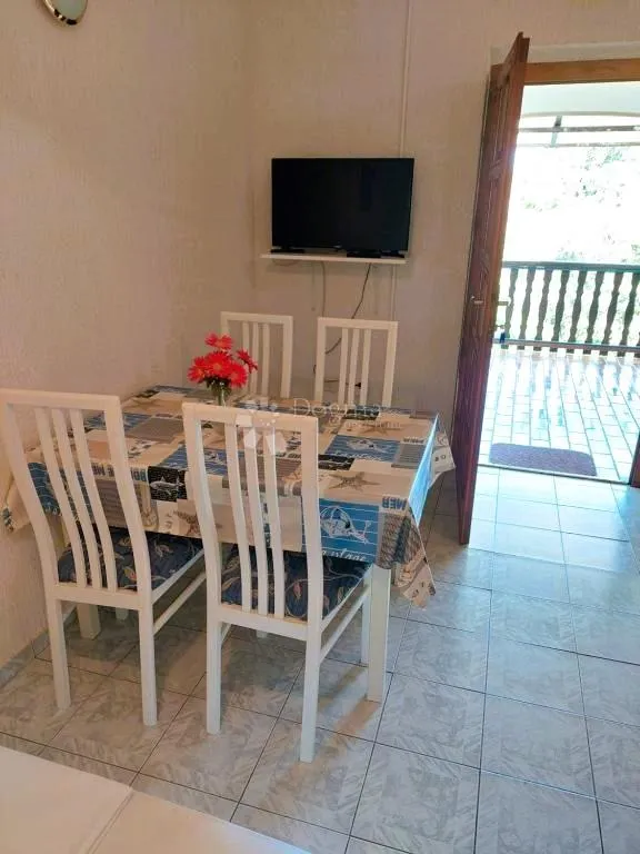 mediteranski dragulj: kuća s apartmanima i pogledom na more - slika 7