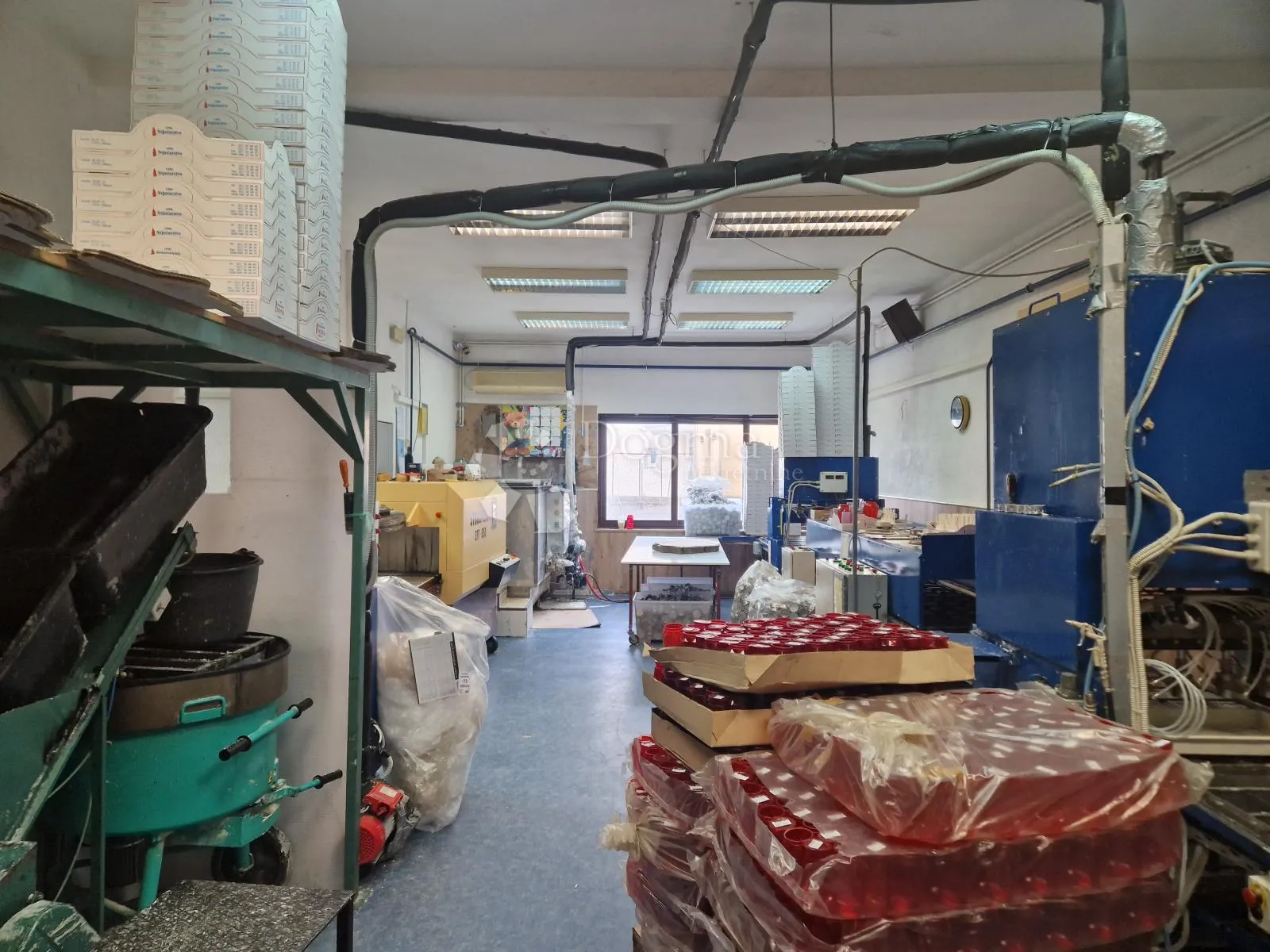 poslovni prostor: 300 m2 - slika 2