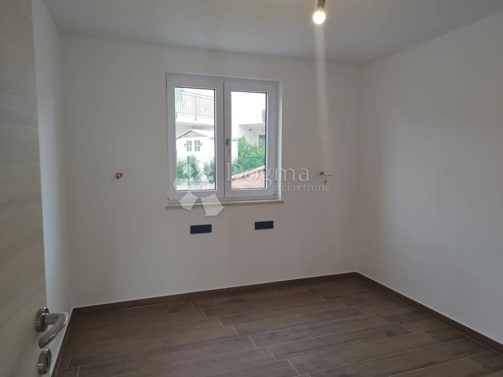 malinska - dva apartmana s okućnicom - slika 13