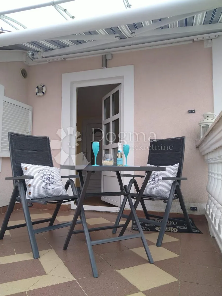 krk,malinska -apartman 3s+db,terasa,tri parking mjesta - slika 2