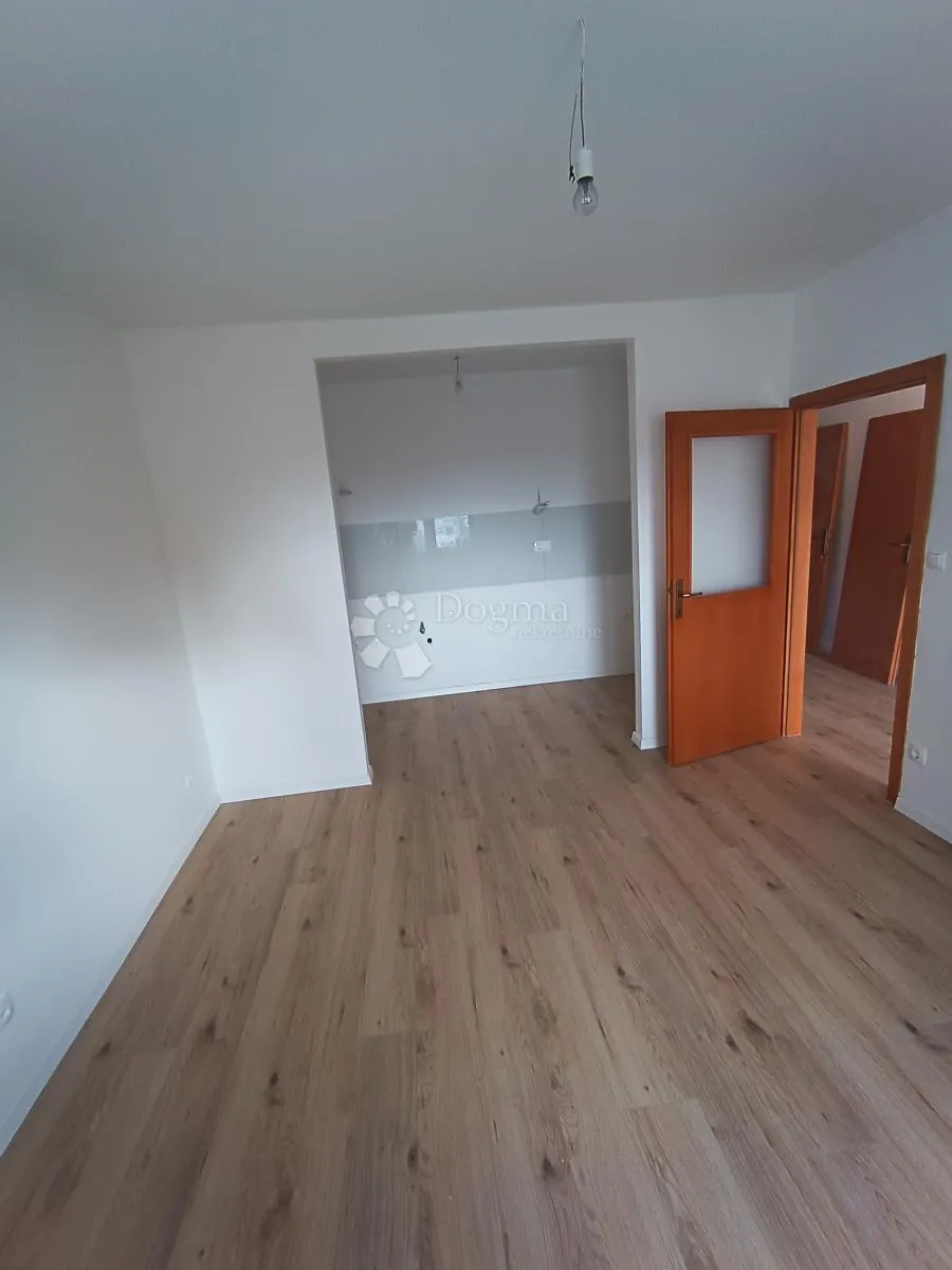 hitno! renoviran trosoban stan, split, visoka - slika 4