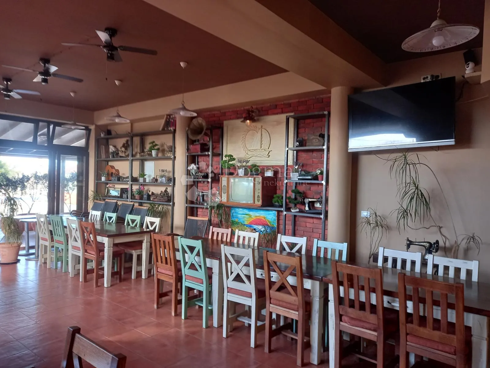 kompletno opremljen bistro / restoran – zaton - slika 1