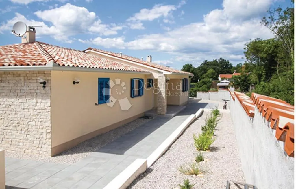 vila s bazenom u okolici labina, na kraju sela - slika 28