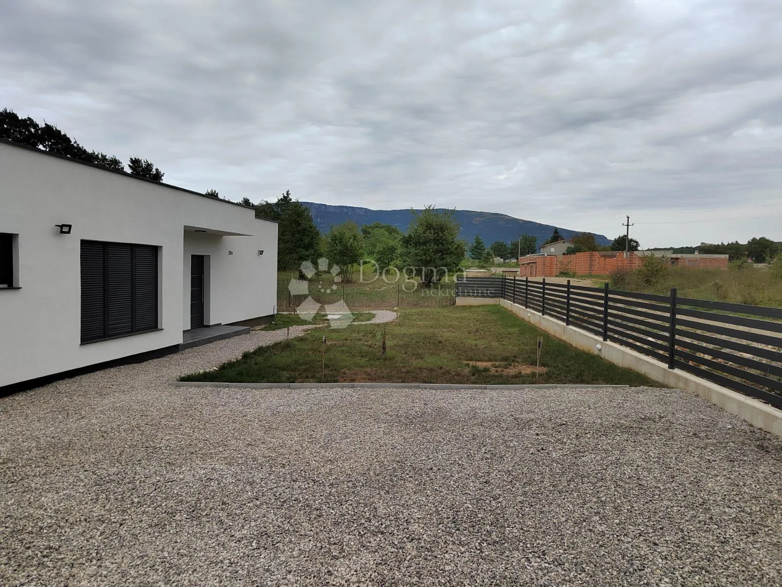 raritet u ponudi: nova vila s bazenom - slika 8