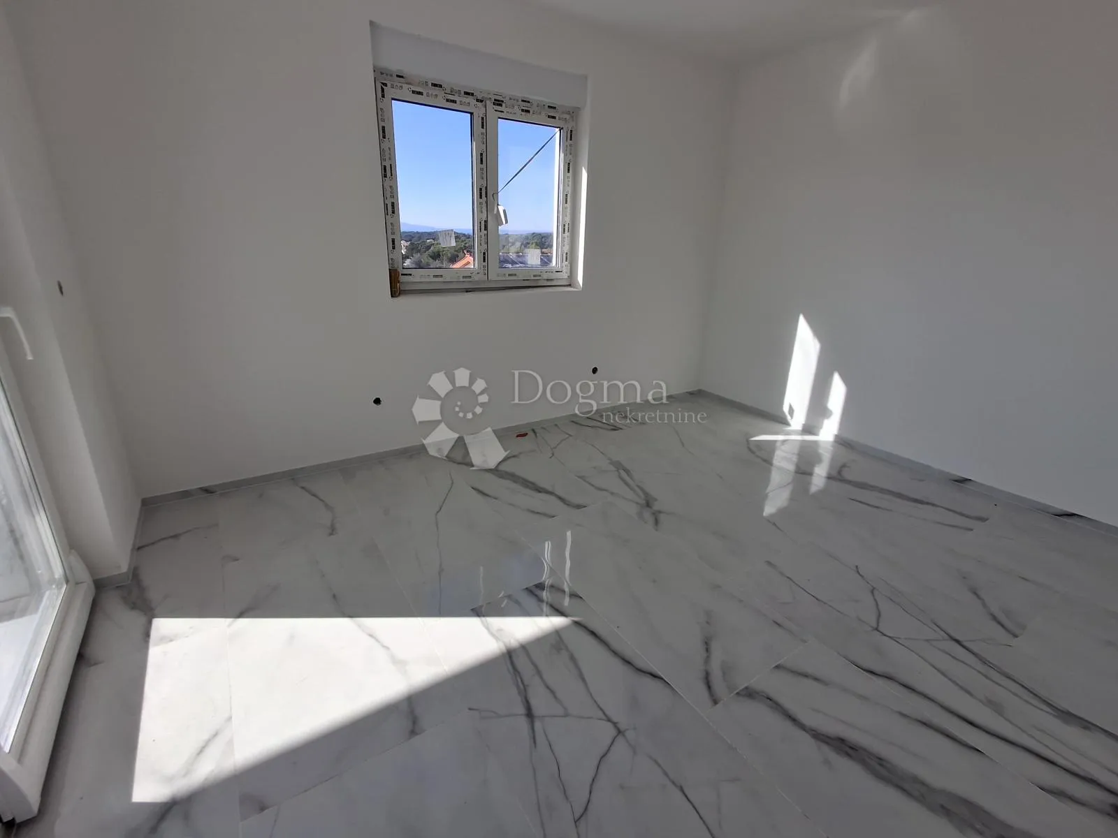 banjol. penthouse sa predivnim pogledom na stari grad - slika 12