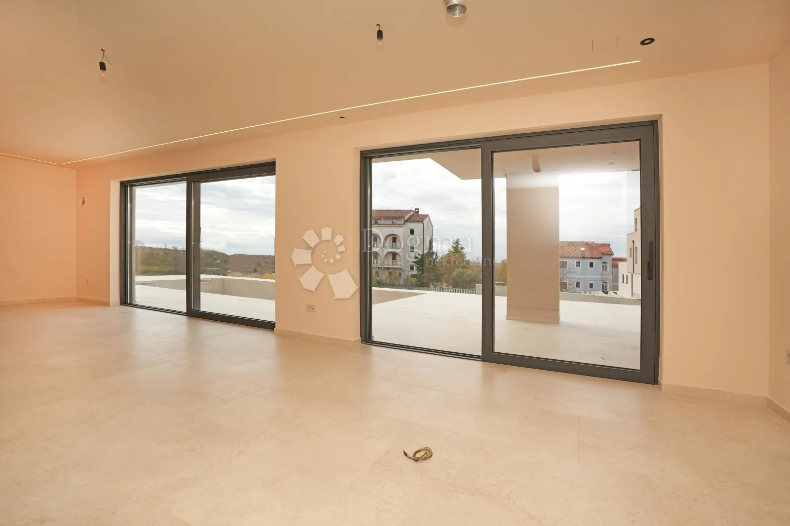 moderna vila s bazenom u naselju nedaleko poreča - slika 8