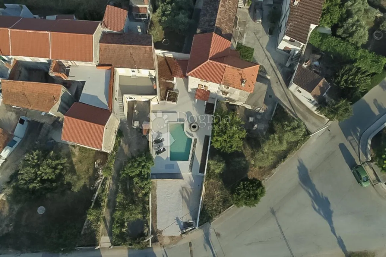 kamena renovirana kuća do mora - slika 5