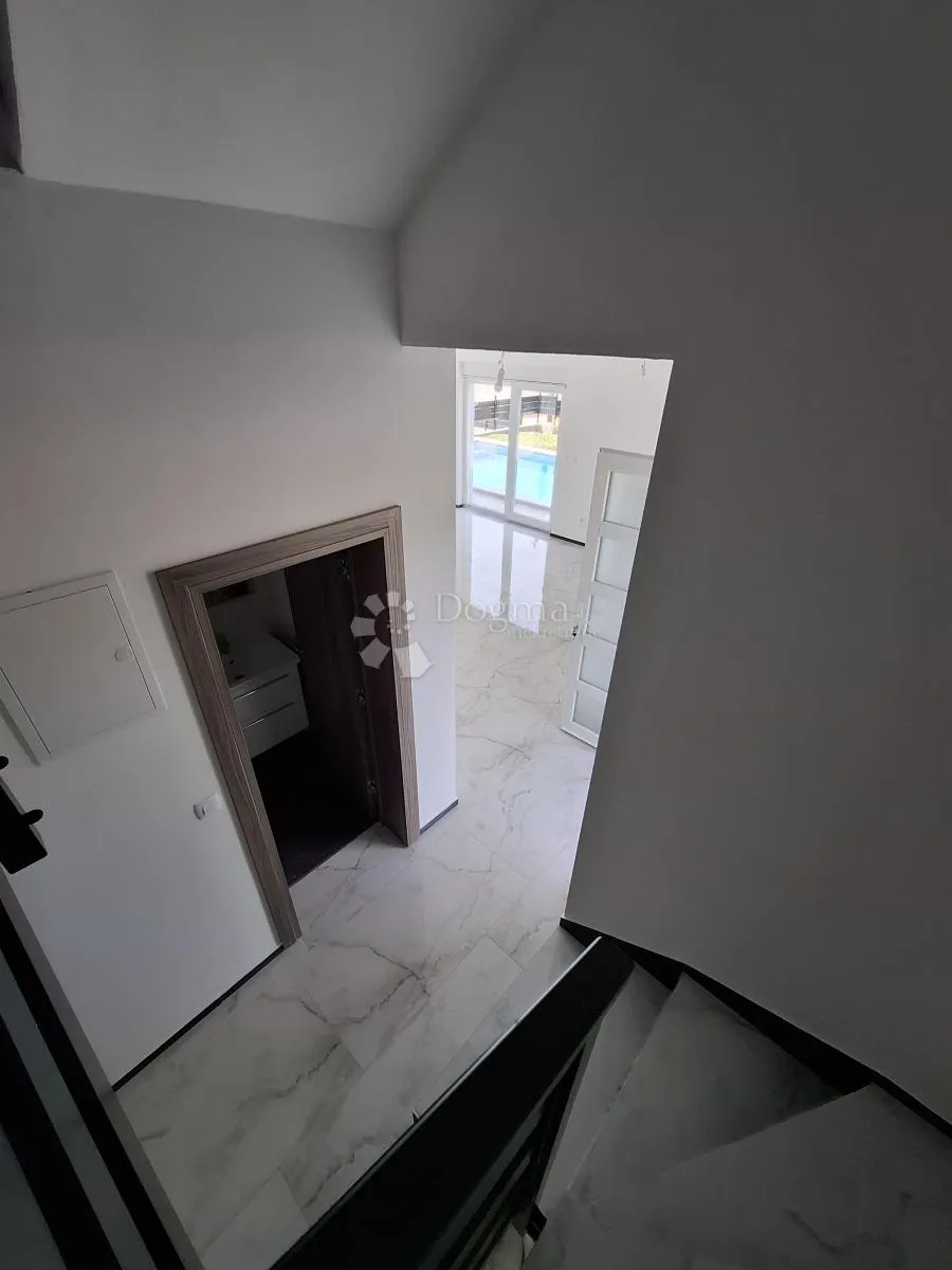 moderna vila sa bazenom - slika 9