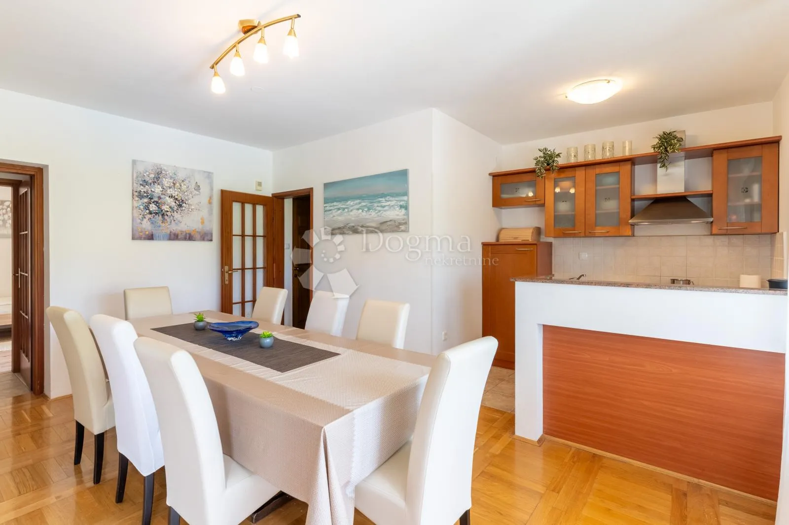 vila s bazenom i velikom okućnicom – brezovica - slika 5