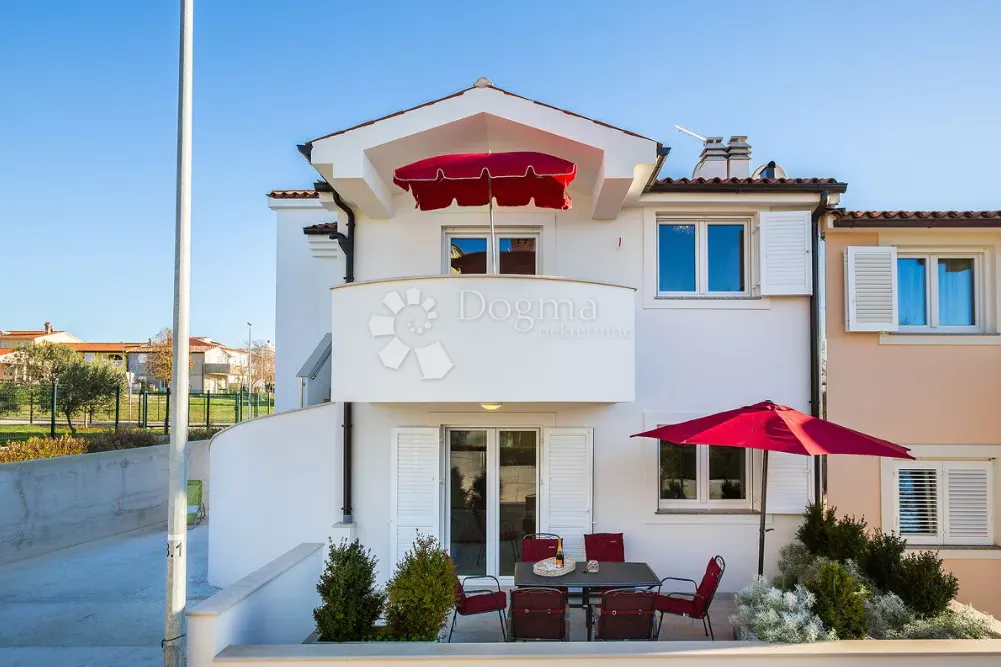 medulin - kuća sa 2. stambene jedinice, 200 metara od mora! - slika 1
