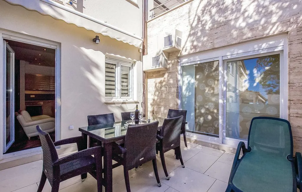 apartman sa unutarnjim bazenom 10m od mora - slika 15